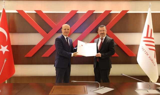 Rektör Kırışık mazbatasını aldı