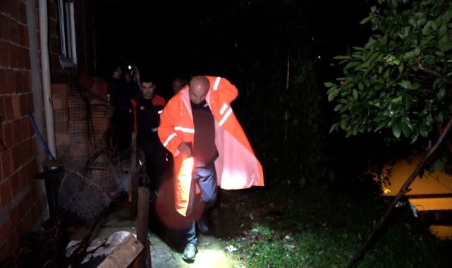 Rize’de sel ve toprak kayması: 2 bina boşaltıldı