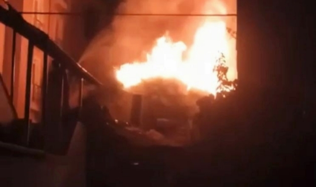 Sakarya'da samanlık alev alev yandı