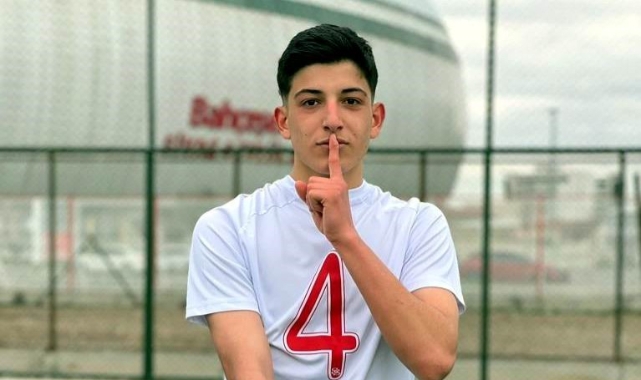 Samsunspor, genç futbolcu Şimşek’i transfer etti