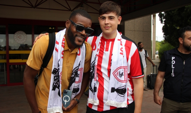 Samsunspor’un yeni yıldızı Ntcham havalimanında karşılandı