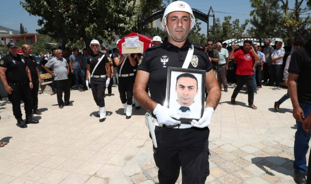 Şehit polis memuru toprağa verildi