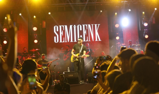 Semicenk Manisa’yı salladı