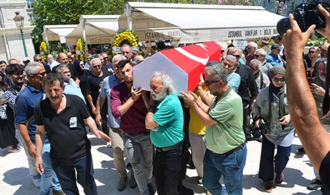 Senarist Safa Önal'ı devler uğurladı