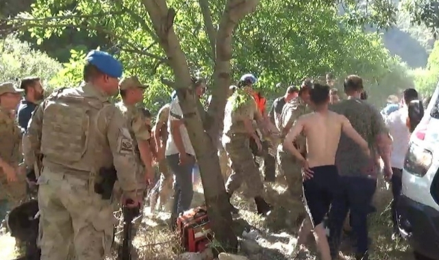Serinlemek için çaya giren genç boğuldu