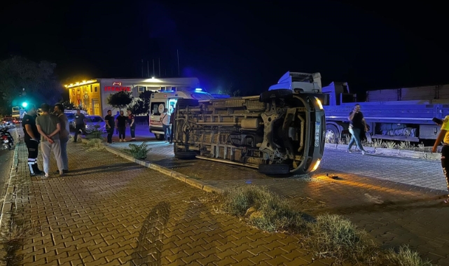 Servis minibüsü devrildi: 2 yaralı