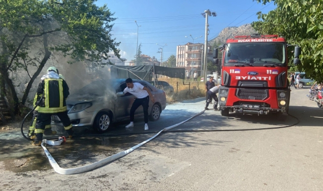 Seyir halindeki otomobil alev topuna döndü