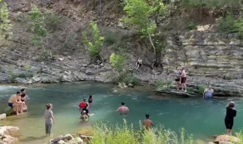 Sıcaktan kaçanlar serin sularda serinledi