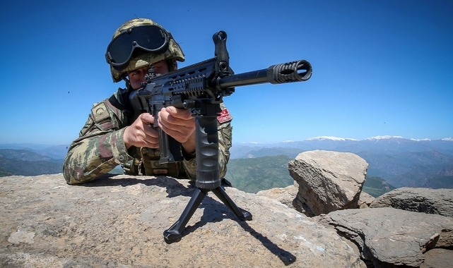 Sınırda 2'si PKK/YPG'li 5 kişi yakalandı
