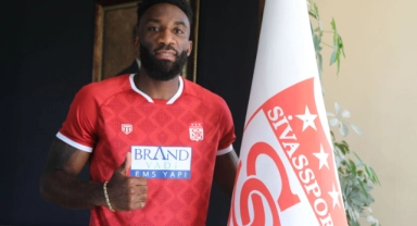 Sivasspor Appindangoye ile devam ediyor