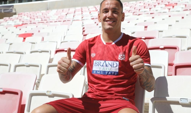 Sivasspor, Rey Manaj’ı renklerine bağladı