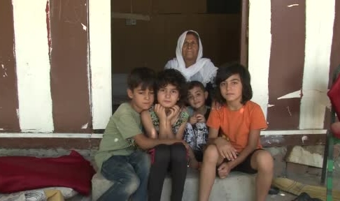 Sur olaylarından kaçtı, torunlarıyla TIR dorsesinde yaşıyor