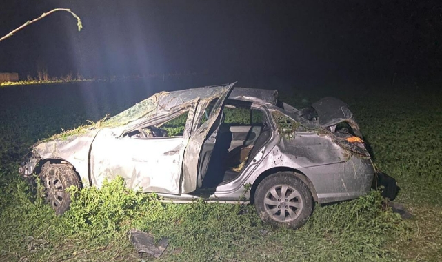 Takla atan otomobil tarlaya uçtu: 1’i ağır 3 yaralı