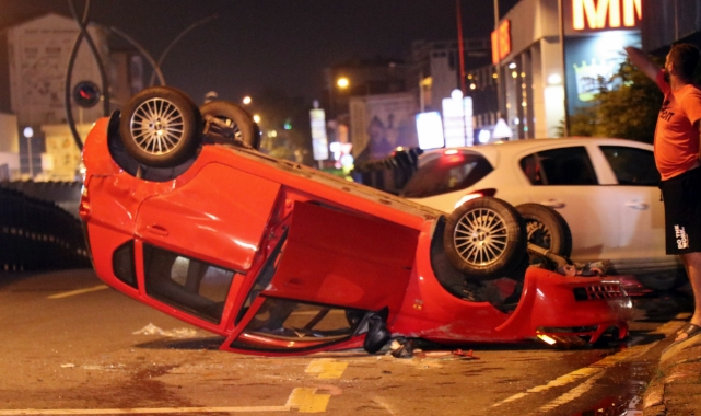 Takla atan otomobili bırakıp kaçtı