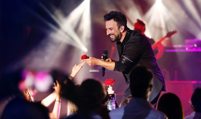 Tarkan Monaco Yıldızlar Salonu'nda konser verdi