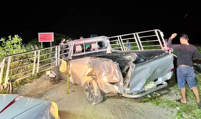 Tayland'da yük treni kamyonete çarptı: 8 ölü