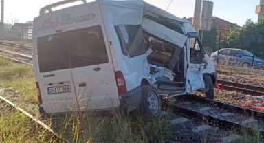 TCDD yolları hemzemin geçidinde kaza