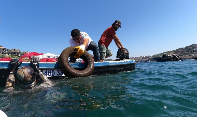 Temizlik Küçükbük’te devam etti