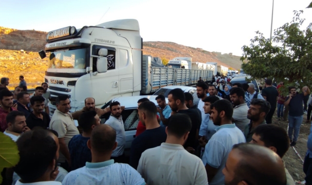 TIR yolda bekletilen araçların arasına daldı: 5 yaralı