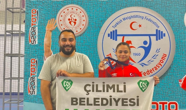 Toplamda 130 kilo kaldırdı! Türkiye ikincisi oldu