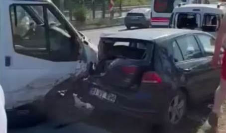 Trabzon’da minibüs 7 araca çarptı