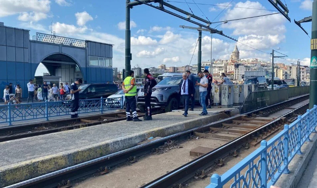 Tramvay yolunda feci kaza