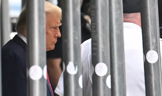 Trump tutuksuz yargılanacak