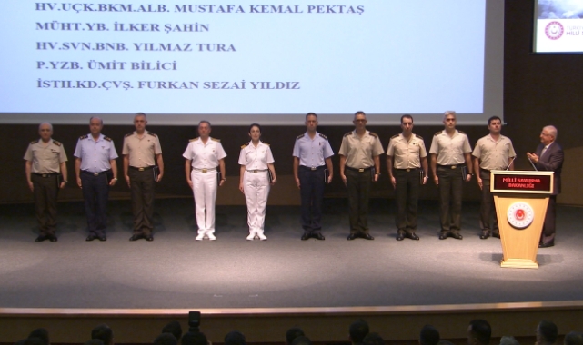TSK'da terfi eden personele yeni rütbeleri verildi