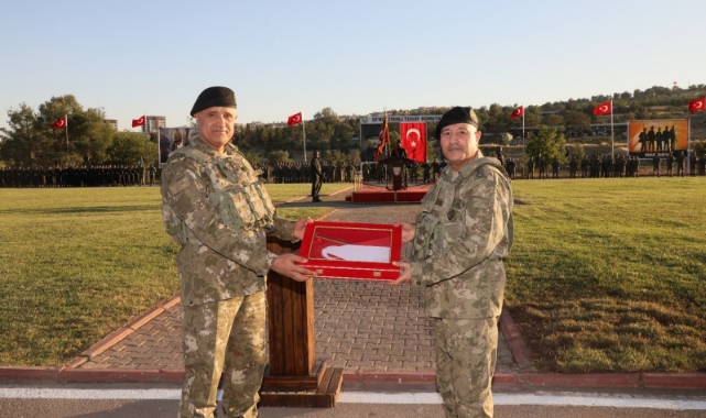 Tugay Komutanlığında devir teslim töreni