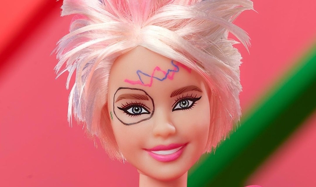 "Tuhaf Barbie" satışa çıkıyor
