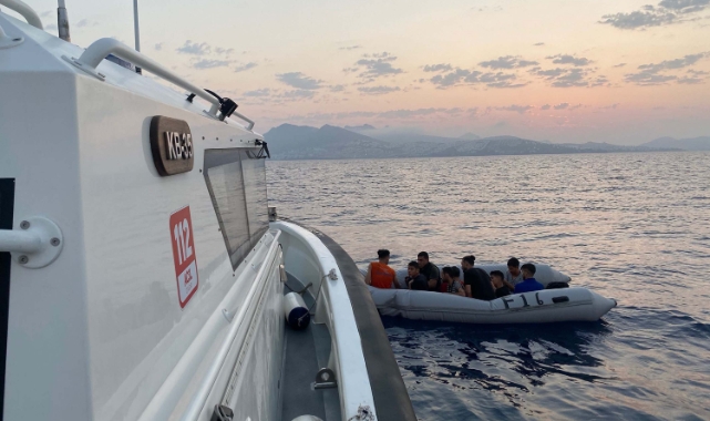 Türk karasularına itilen 37 göçmen kurtarıldı