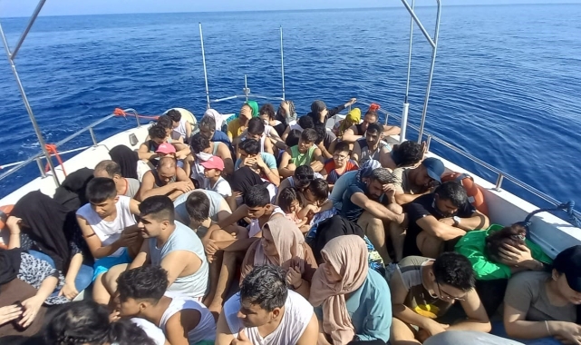 Türk karasularına itilen göçmenler kurtarıldı