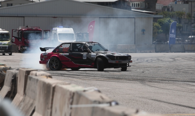 Türkiye’nin en iyi drift sürücüleri Bursa'da yarıştı