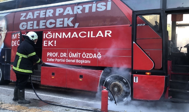 Ümit Özdağ'ın seçim otobüsünde yangın