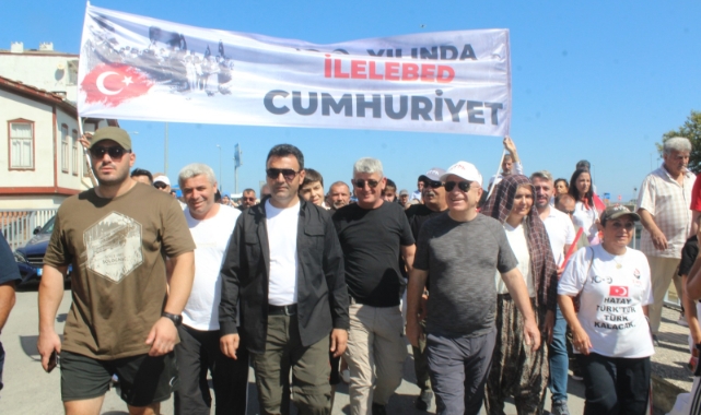Ümit Özdağ 'İstiklal Yolu Zafer Yürüyüşü'ne başladı