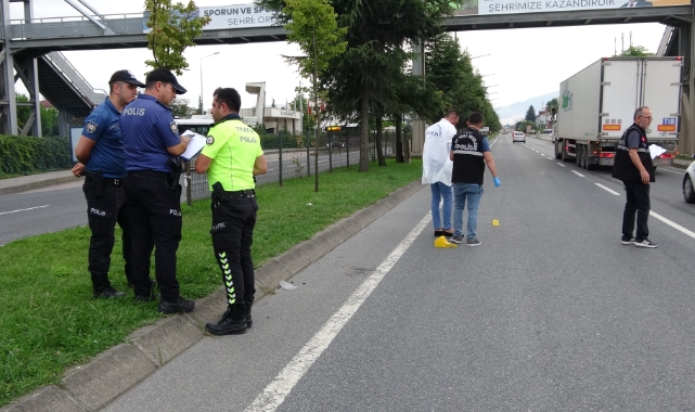 Üst geçidi kullanmayan kadına otomobil çarptı!