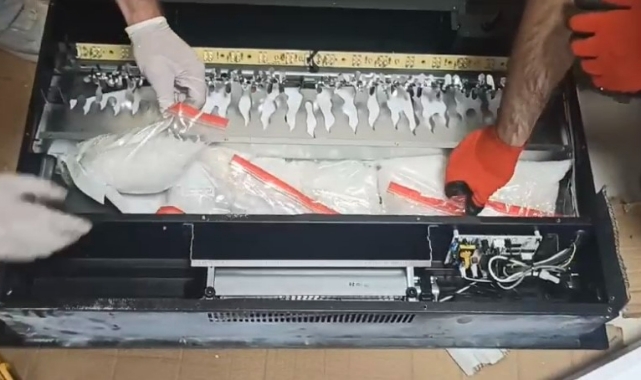 Uyuşturucuyu elektrikli şömineye saklamışlar