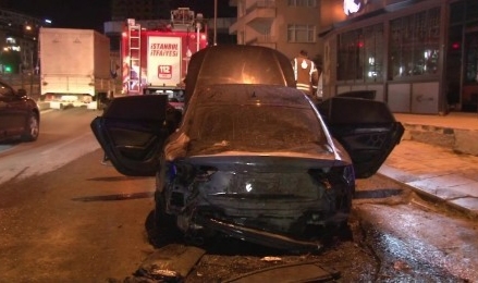 Yakıt kaçağı olan araç alev alev yandı