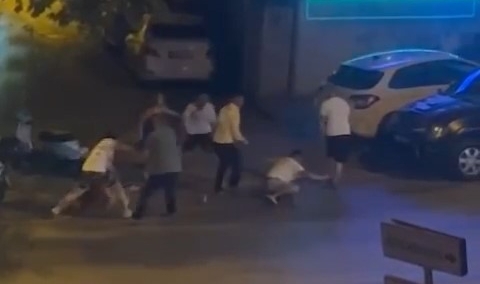 Yan bakma kavgasında cadde boks ringine döndü