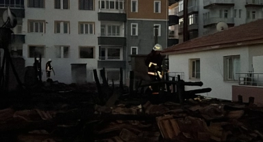 Yangın paniği! Yanındaki eve sıçradı