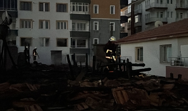 Yangın paniği! Yanındaki eve sıçradı