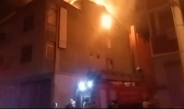 Yangında alevler geceyi aydınlattı: 3 yaralı