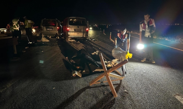 Yardım için gidenleri minibüs biçti! 3 ölü, 7 yaralı