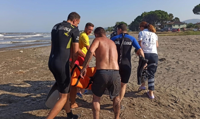 Yasağa rağmen denize giren 7 kişi az daha boğuluyordu