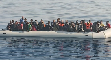 Yunanistan'da 50 düzensiz göçmen kurtarıldı