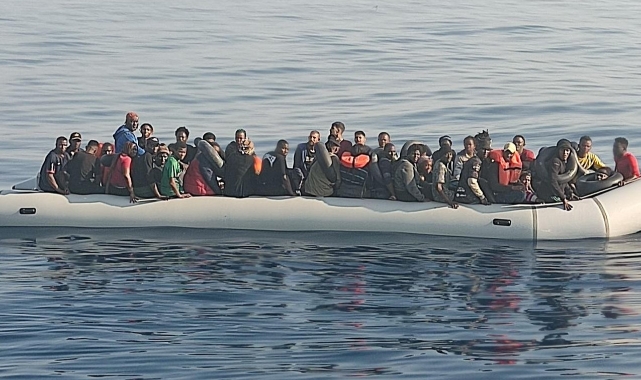 Yunanistan'da 50 düzensiz göçmen kurtarıldı
