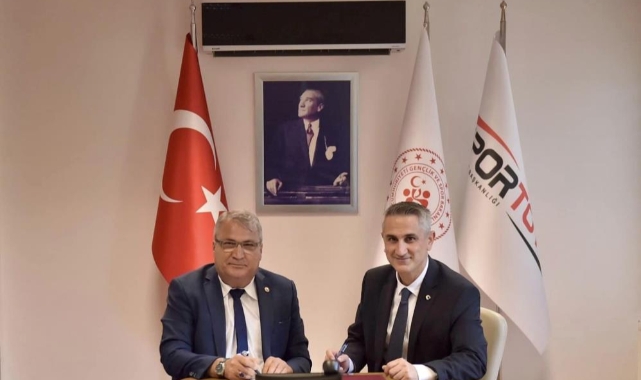 Yunusemre'nin gençlik merkezi için imzalar atıldı