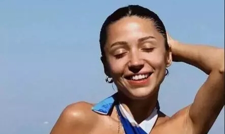 Zeynep Bastık'tan sevgilisine bikinili poz!