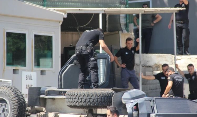 Zırhlı polis aracı devrildi: 1 asker şehit oldu