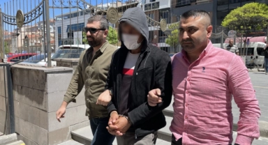 Annesini öldürdüğü dava ertelendi